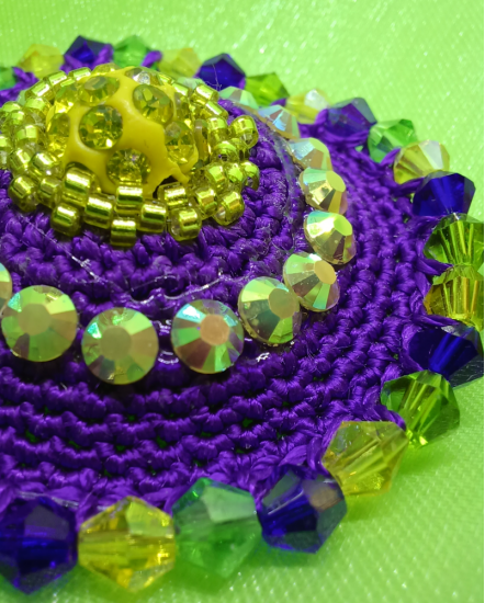 Háčkované  dizajnové náušnice "Fialový princ"